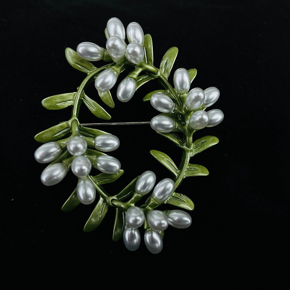 Mistletoe Brooch