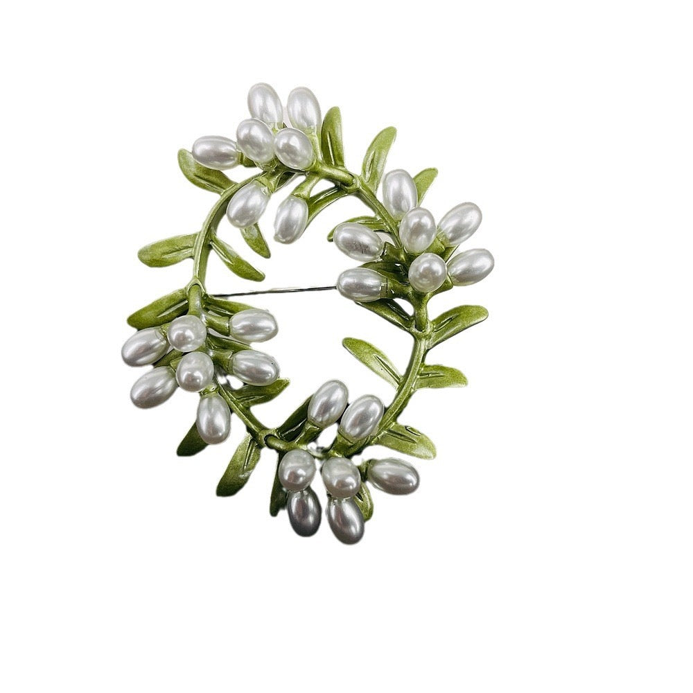 Mistletoe Brooch